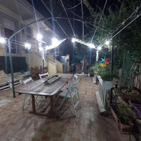 Viale Del Pepe Rosa *